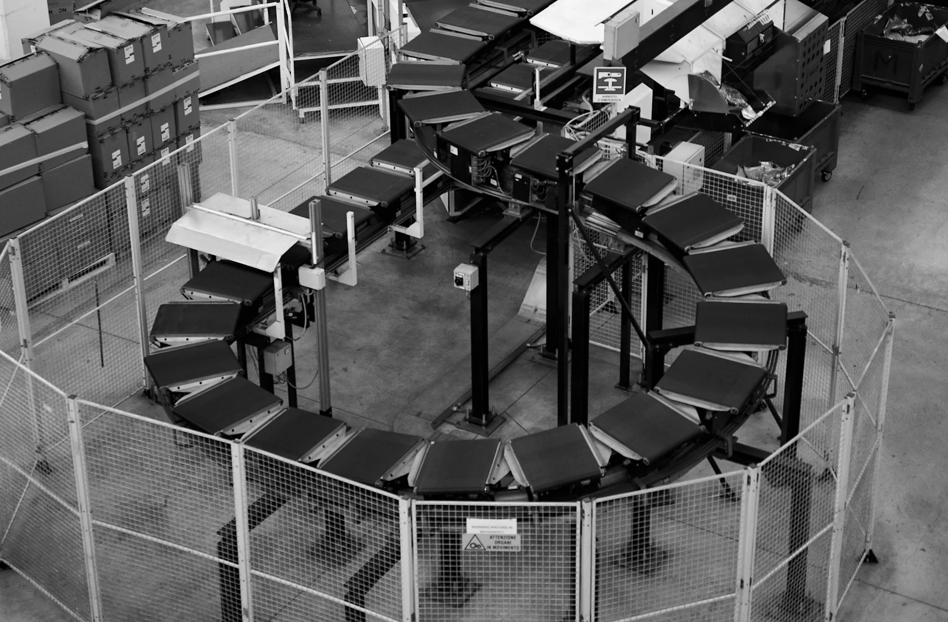 Circular cross-belt sorter with safety fencing processing parcels inside a Snatt distribution centre
